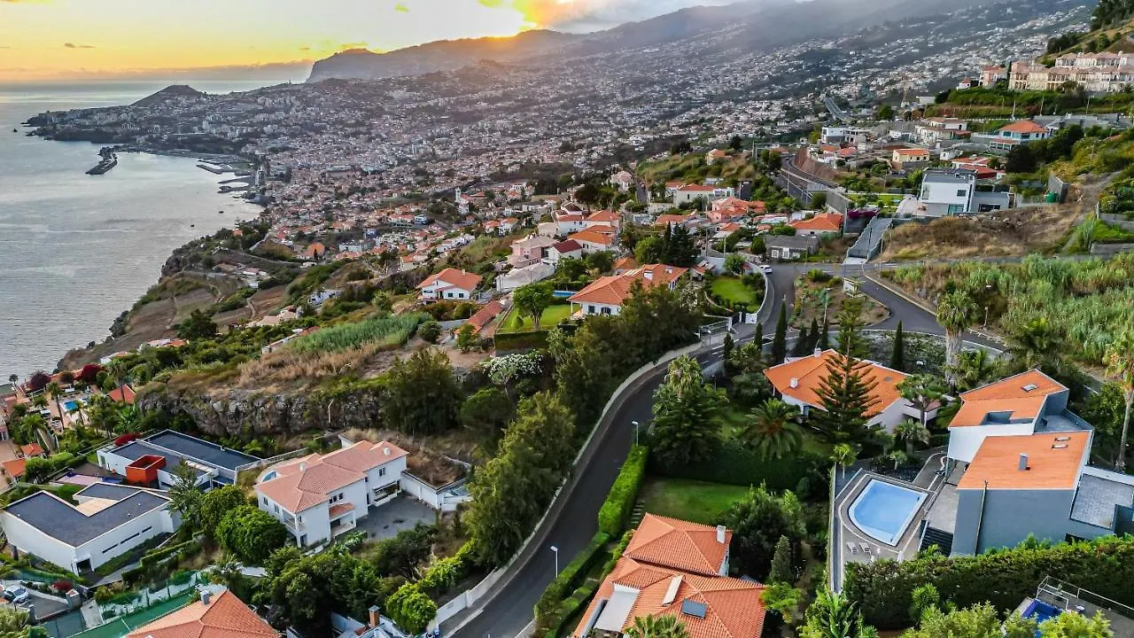 Ample Villa With Pool And Gorgeous Ocean View Funchal  0*, Funchal (Madeira)